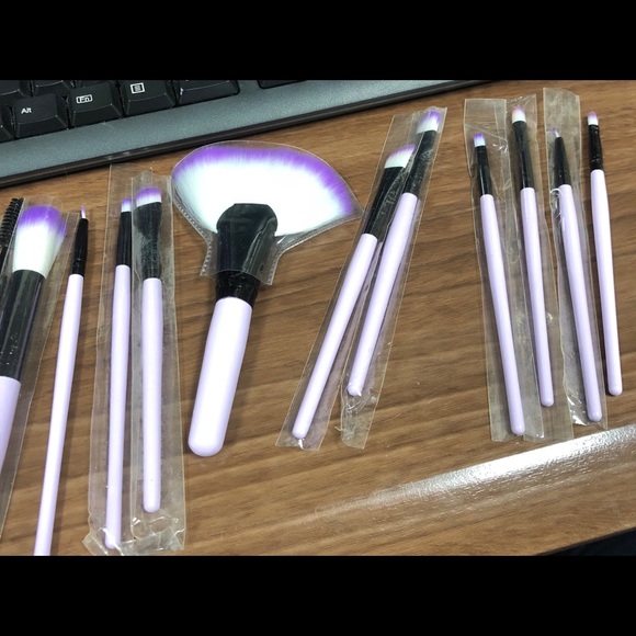 22 pc makeup brushes (: - Picture 3 of 4